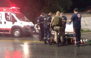 Colisão entre carro e moto deixa jovem ferido no Centro de Gaspar