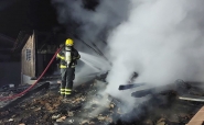 Galpão é destruído por incêndio e dono tem mal súbito no Belchior, em Gaspar