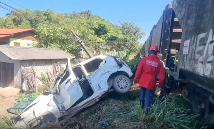 Trem atinge carro e deixa mãe e bebê feridos entre Araquari e São Francisco do Sul