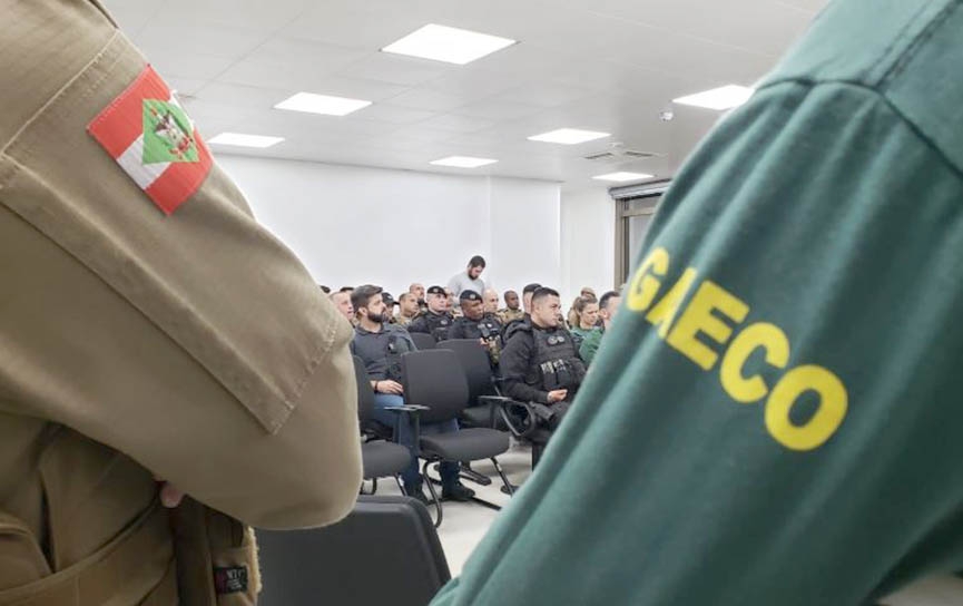 Operação contra facção criminosa cumpre mandados de prisão e de busca em Gaspar e outras cidades