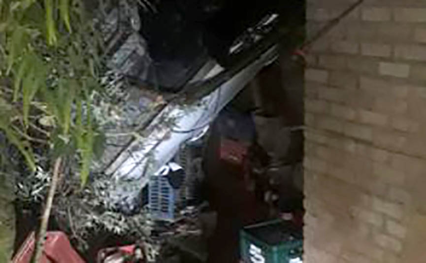 Carro cai em barranco após mulher perder controle da direção no Santa Terezinha, em Gaspar