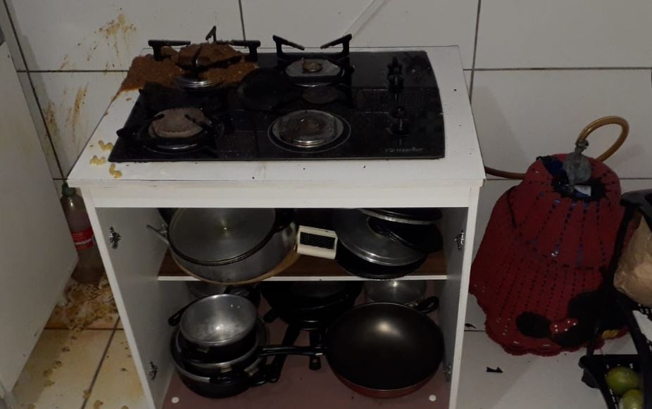 Explos�o de g�s de cozinha em apartamento deixa mulher ferida em Gaspar