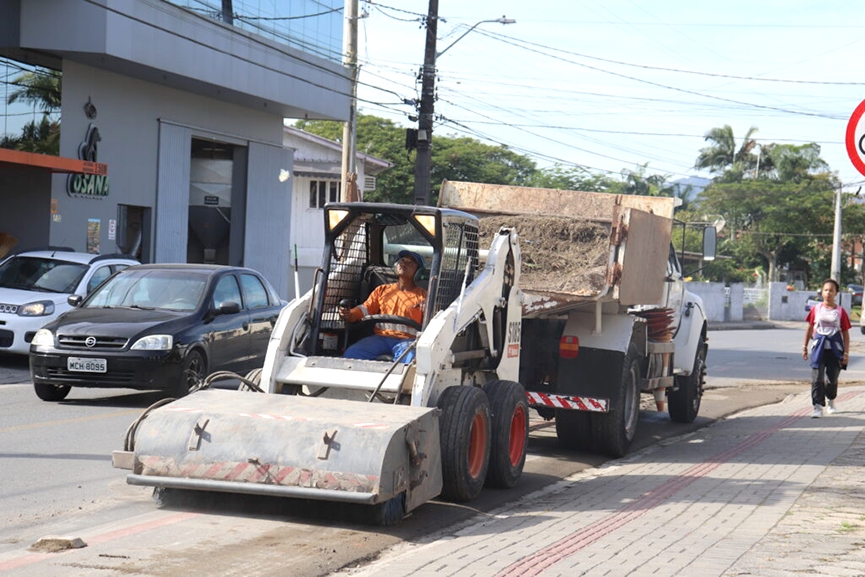 Secretaria de Obras inicia operação 'Gaspar nos Trinques'