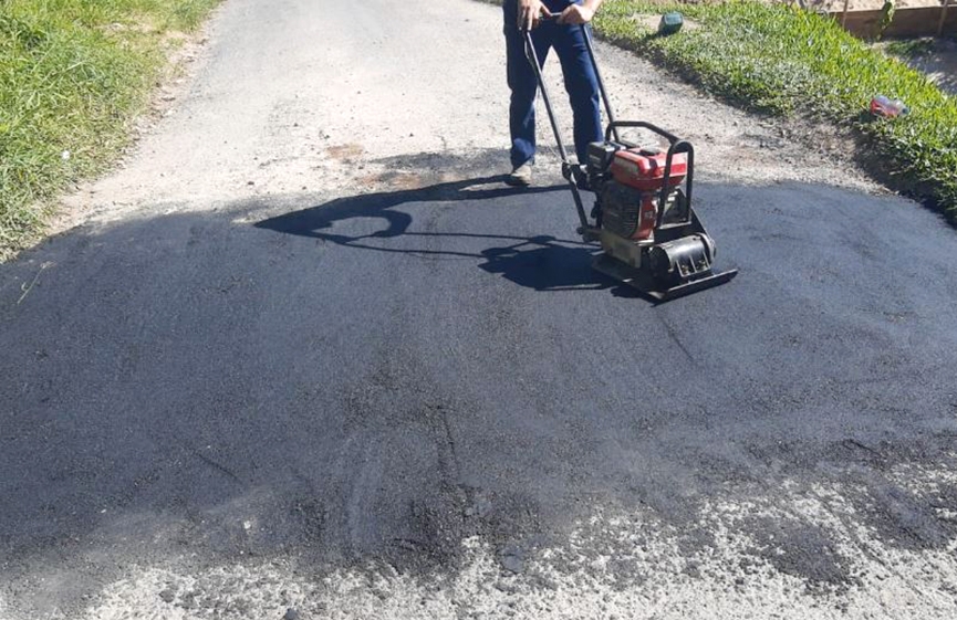 Operação 'tapa buracos' reparou 300m² de pequenas erosões em 19 ruas de Gaspar