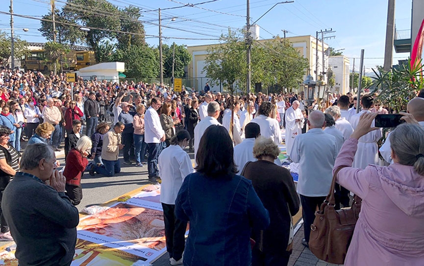 Igreja Matriz prepara procissão de Corpus Christi com 900m de tapetes no Centro de Gaspar