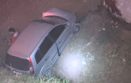 Três pessoas ficam feridas após carro sair da pista na BR-470, em Ilhota