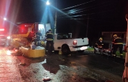Motorista colide carro contra ilha de segurança no Santa Terezinha, em Gaspar