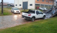 Homem é preso após ser flagrado dirigindo carro roubado em Gaspar