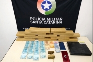 Duas pessoas so presas por trfico de drogas no bairro Santa Terezinha