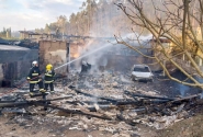 Grande incêndio destrói casa no bairro Missões, em Ilhota