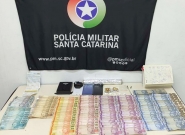 Traficantes gritam 'polícia, polícia', tentam fugir e acabam presos no Gaspar Mirim