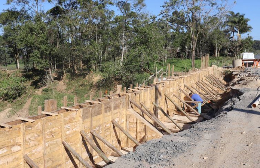 Prefeitura de Gaspar inicia alargamento da Estrada Geral Poço Grande