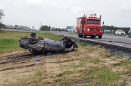 Carro pega fogo após acidente na BR-470, em Ilhota