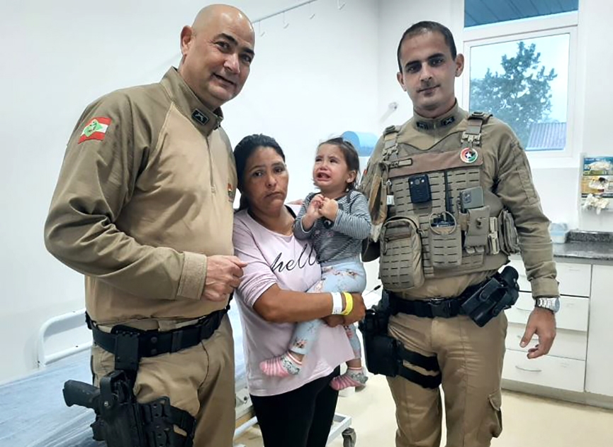 Policiais de Gaspar reanimam criança desmaiada no bairro Figueira, em Gaspar