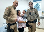 Policiais de Gaspar reanimam criança desmaiada no bairro Figueira, em Gaspar