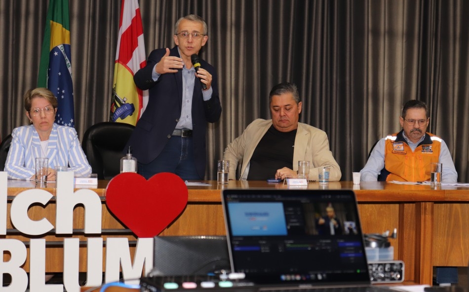 Prefeito de Blumenau apresenta Plano Municipal de Segurana Escolar