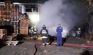 Incndio atinge empresa no bairro Pedra de Amolar, em Ilhota