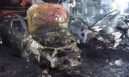 Revenda de carros pega fogo e veculos so destrudos em Blumenau