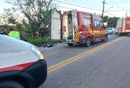 Mulher fica gravemente ferida em coliso entre duas motos na Ivo Silveira, em Gaspar