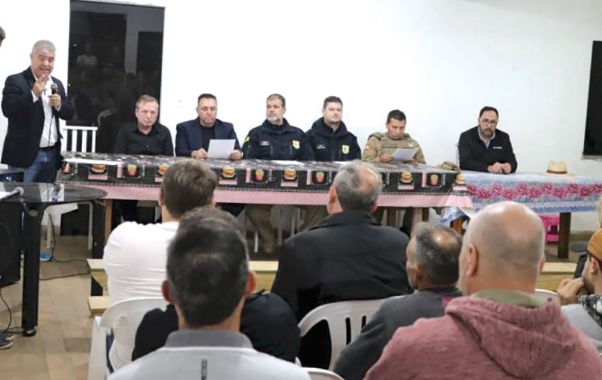 Moradores e autoridades se reúnem para discutir instalação de passarelas na BR-470