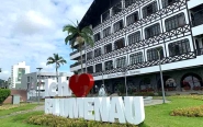 Aniversrio de Blumenau ter desfile, show itinerante e a maior cuca do Brasil