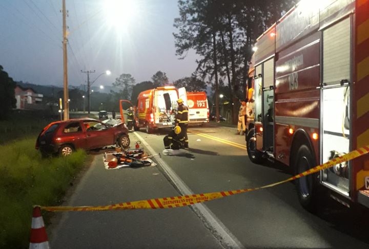 Coliso frontal deixa dois homens feridos na Margem Esquerda, em Gaspar