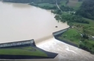 Barragens do Alto Vale começam a transbordar