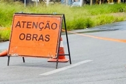 Obra de enrocamento deixa rua do bairro Arraial interditada por três dias