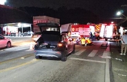 Me e filho so hospitalizados aps acidente de moto no Figueira, em Gaspar 