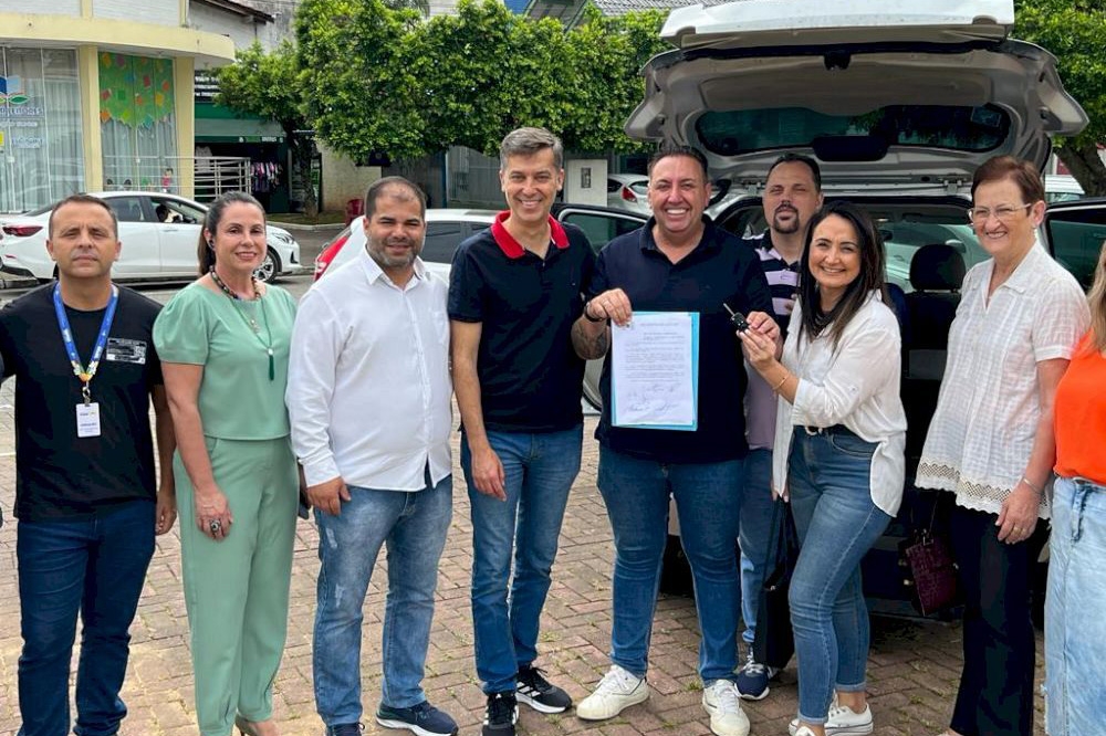 Câmara de Vereadores doa veículo adaptado à Prefeitura de Gaspar