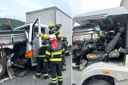 Engavetamento entre caminhes e carro deixa motorista preso s ferragens na BR-470, entre Gaspar e Blumenau 