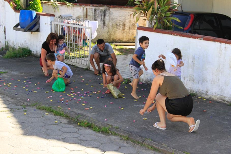 Natal solid�rio do grupo Amigos de Vegas arrecada balas e brinquedos para doa��o