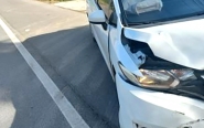Mulher perde controle de carro e colide contra mureta de ponte no Poo Grande, em Gaspar