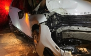 Motorista desvia de animal e acaba colidindo carro contra rvore em Ilhota