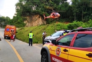 Criana fica gravemente ferida ao colidir bicicleta contra carro no Bateias, em Gaspar