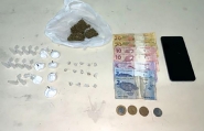 Adolescente foge pela mata e acaba detido com maconha, crack e cocana em Blumenau