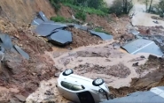 Enorme cratera se abre e BR-470  totalmente interditada em Rio do Sul