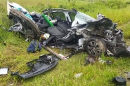 Me e filha de 4 anos morrem aps carro capotar na BR-101, em SC