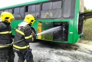 nibus pega fogo no bairro Santa Terezinha, em Gaspar