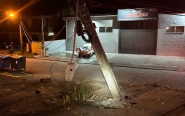 Motorista morre aps colidir carro contra poste em Blumenau
