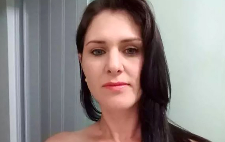 Mulher é morta a facadas na frente dos filhos pequenos em Blumenau