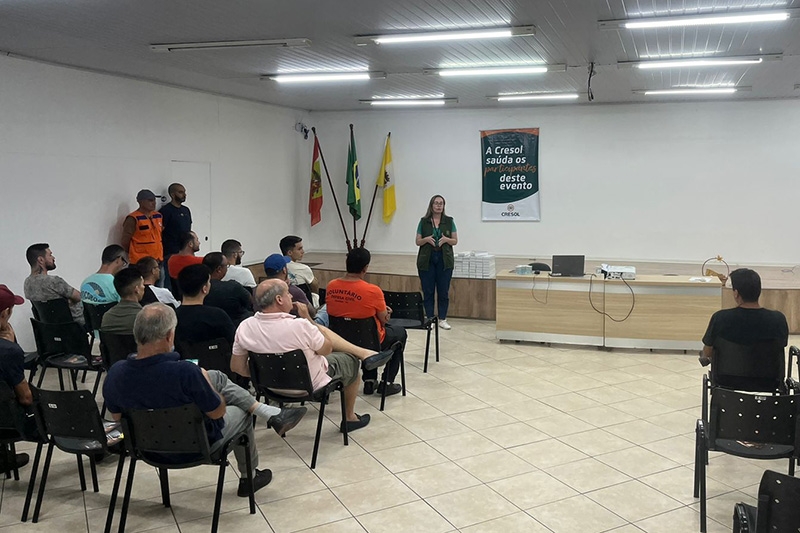  Gaspar come�a a preparar novos volunt�rios da Defesa Civil