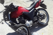 Moto fica retorcida ap�s acidente na Jorge Lacerda, em Ilhota