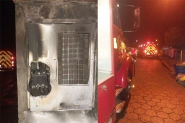 Relógio medidor de energia pega fogo em frente a depósito de loja em Ilhota