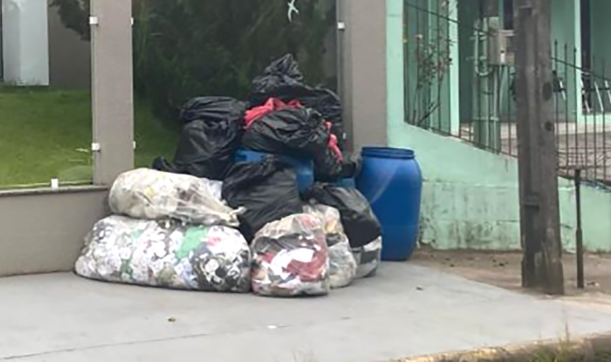 Samae registra descarte irregular de sobras de tecidos na coleta convencional e seletiva em Gaspar