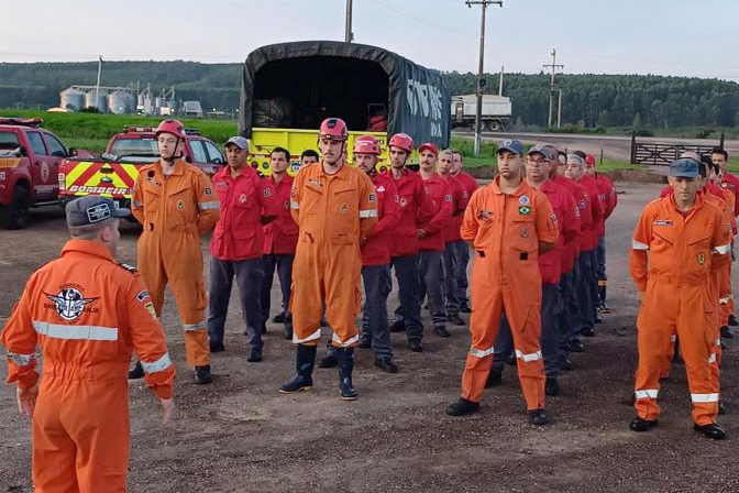 Bombeiros de Ilhota que est�o no RS detalham frentes de trabalho no resgate e ajuda aos atingidos
