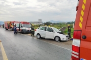 Colisão entre carro e caminhão deixa idosa gravemente ferida no Sete de Setembro, em Gaspar