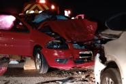 Carros colidem no acesso à ponte de Ilhota e três pessoas são hospitalizadas