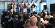 Quase 200 famílias de Gaspar recebem título de propriedade dos seus imóveis