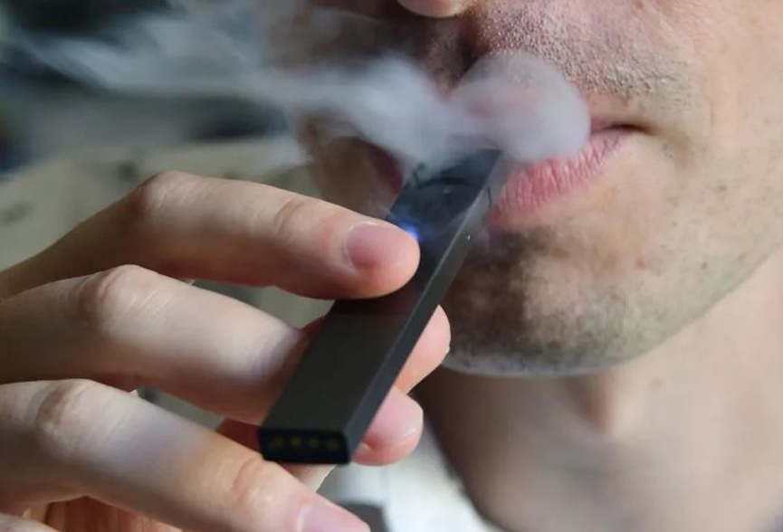 Estudo revela perigos ocultos causados pelos cigarros eletrônicos